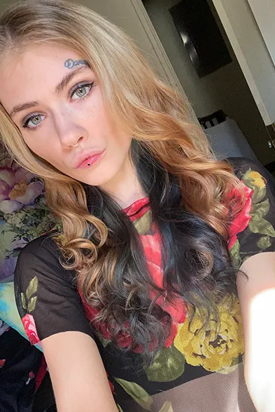Babe of the Day - Hannah Hays
