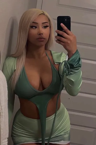 Babe of the Day - kirawrrra